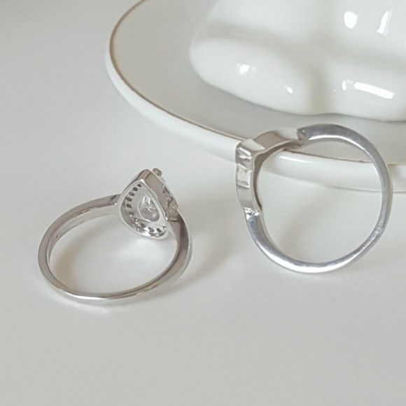 Crowned Pear Cut 2 Piece Bridal Wedding Ring Set - Picture 3 of 7